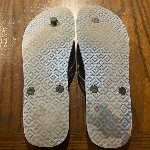 Tory Burch Logo Medallion Navy Blue Crabs Rubber Flip Flops Thin Strap Size 9 - Picture 4 of 4